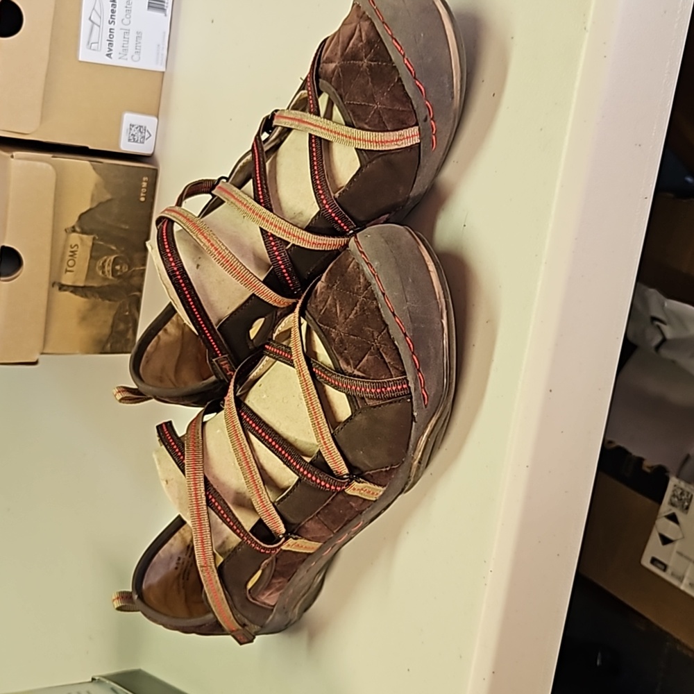 J41 adventure on brown taupe